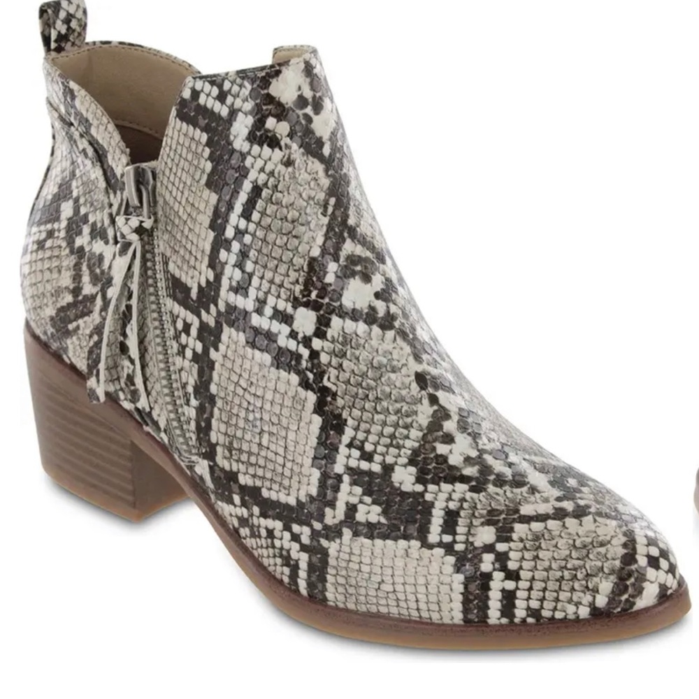 NWT Auden Snakeskin Printed Ankle Bootie